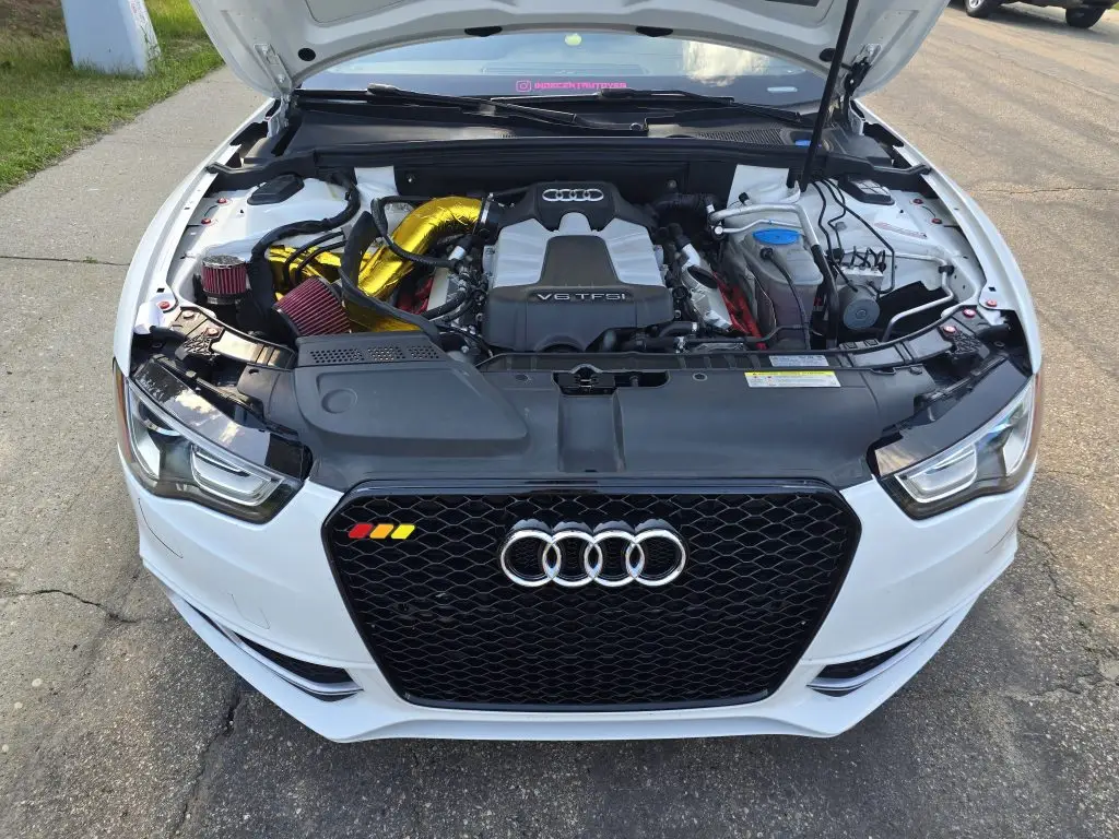 Matt's Audi S5 engine compartment